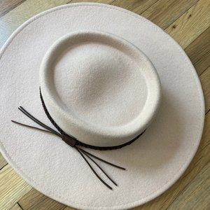 Scala beige hat with leather band